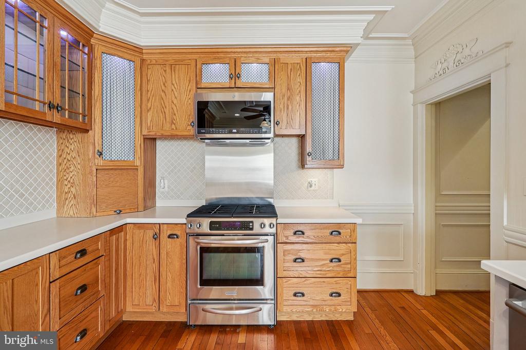 1922 S ARLINGTON RIDGE ROAD