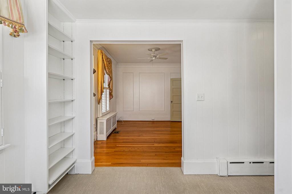 1922 S ARLINGTON RIDGE ROAD