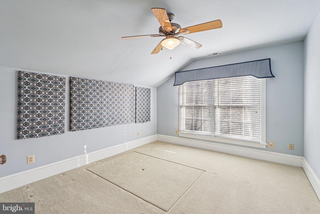 1922 S ARLINGTON RIDGE ROAD
