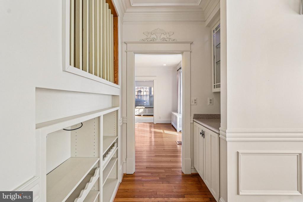 1922 S ARLINGTON RIDGE ROAD