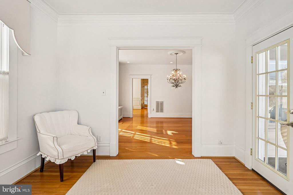 1922 S ARLINGTON RIDGE ROAD