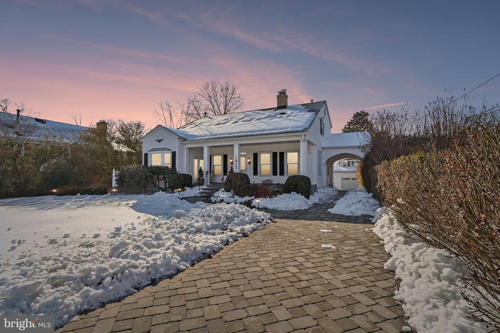 1922 S ARLINGTON RIDGE ROAD