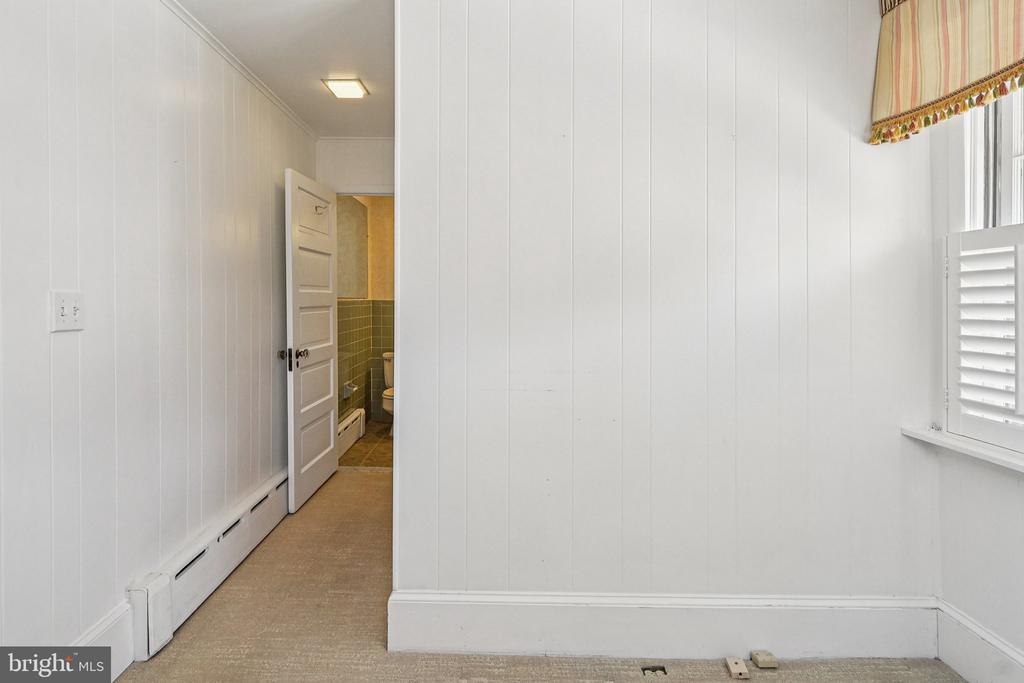 1922 S ARLINGTON RIDGE ROAD