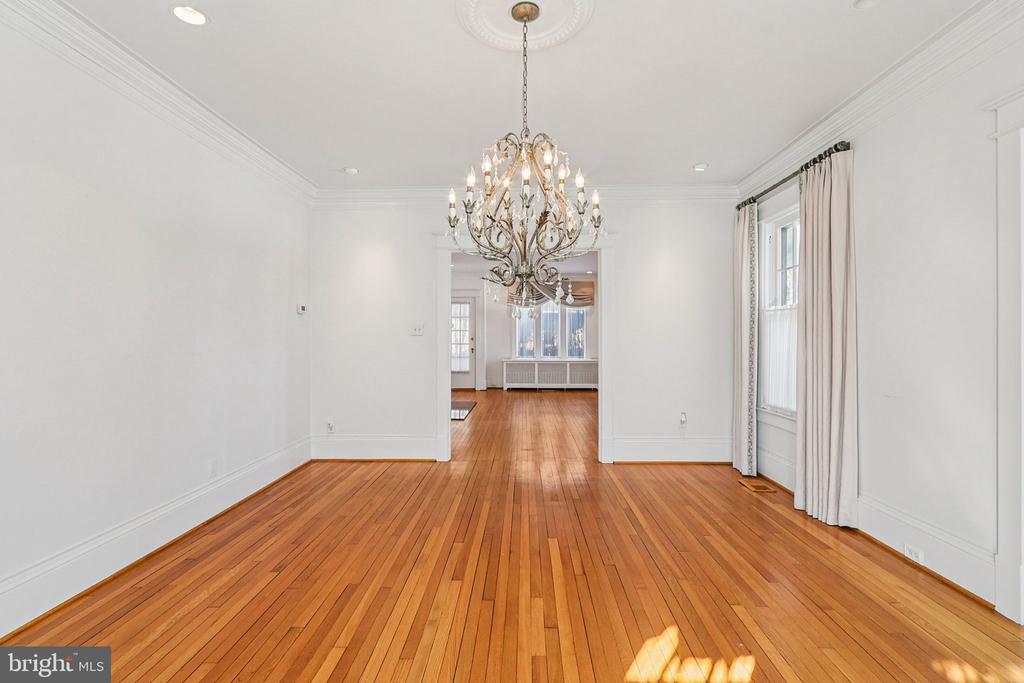 1922 S ARLINGTON RIDGE ROAD