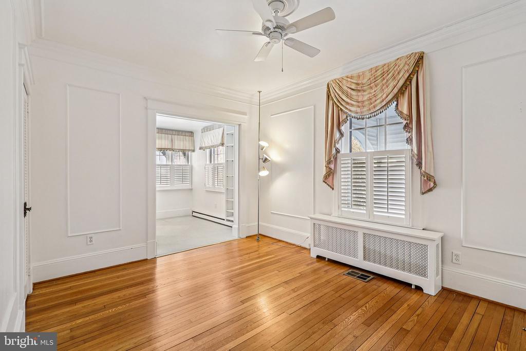 1922 S ARLINGTON RIDGE ROAD