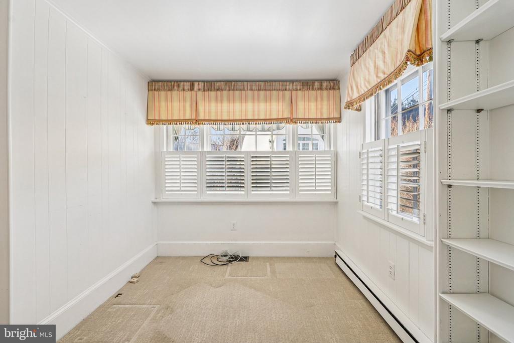 1922 S ARLINGTON RIDGE ROAD