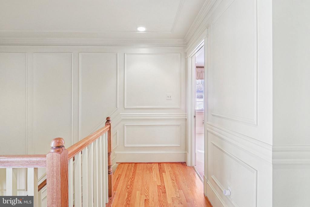 1922 S ARLINGTON RIDGE ROAD