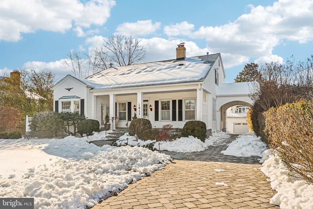1922 S ARLINGTON RIDGE ROAD