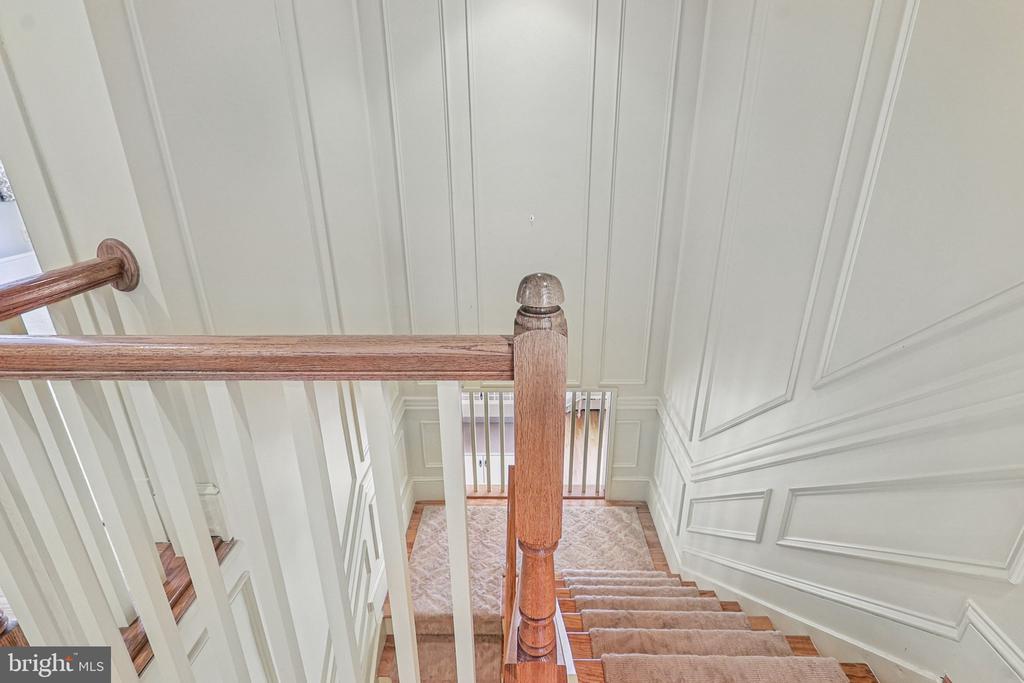 1922 S ARLINGTON RIDGE ROAD