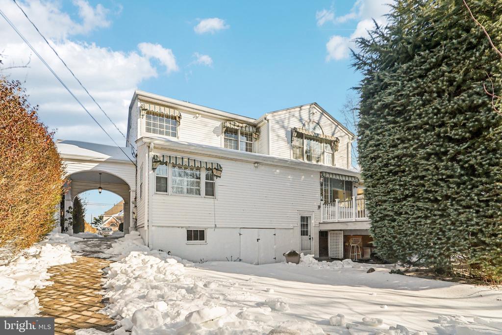 1922 S ARLINGTON RIDGE ROAD