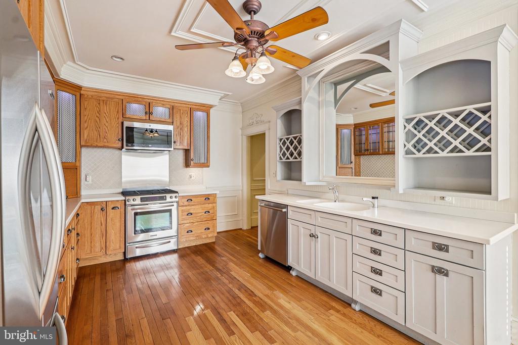 1922 S ARLINGTON RIDGE ROAD