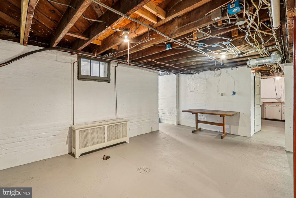 1922 S ARLINGTON RIDGE ROAD