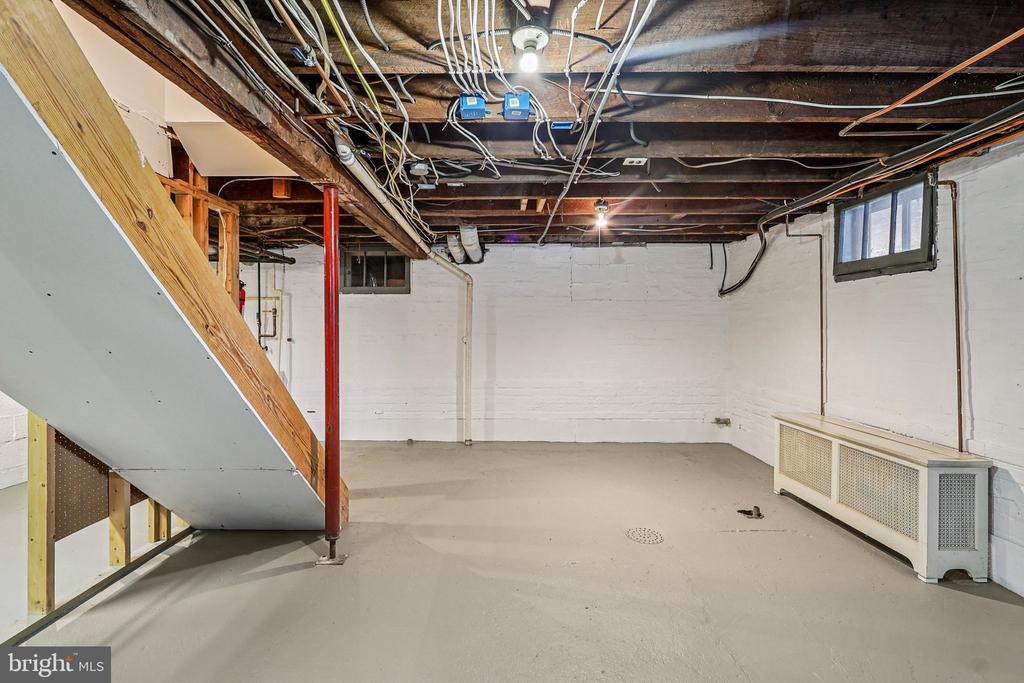 1922 S ARLINGTON RIDGE ROAD