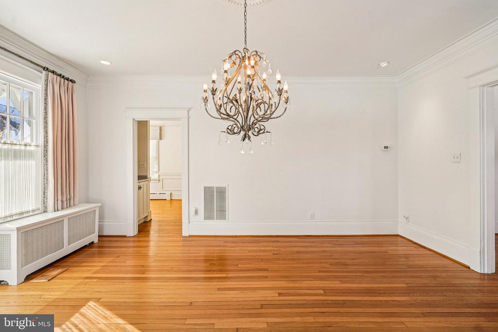 1922 S ARLINGTON RIDGE ROAD