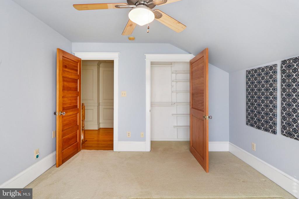1922 S ARLINGTON RIDGE ROAD
