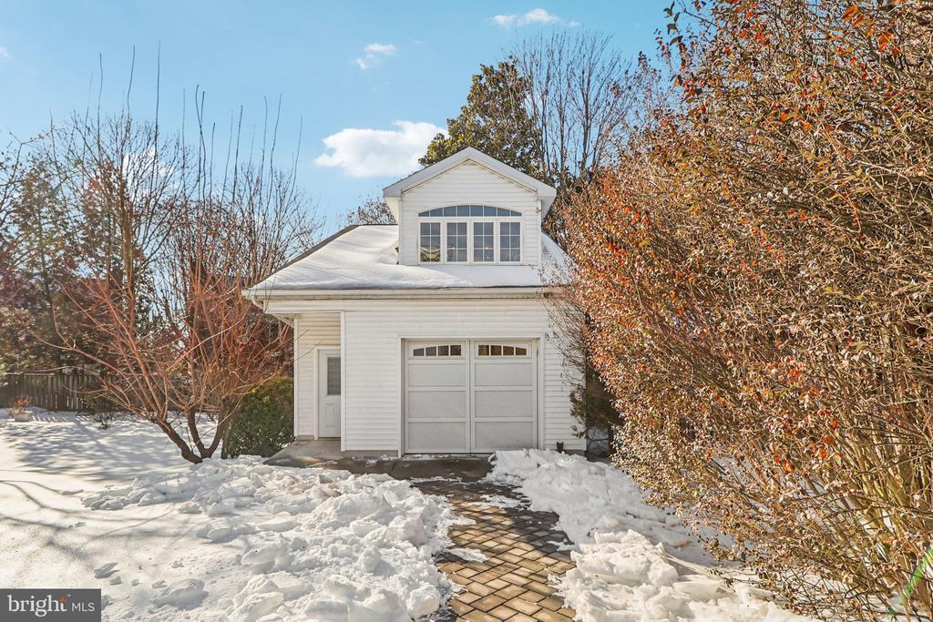 1922 S ARLINGTON RIDGE ROAD