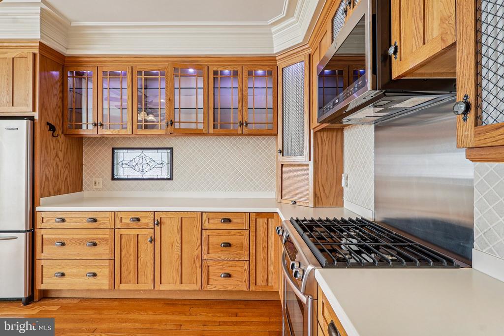 1922 S ARLINGTON RIDGE ROAD