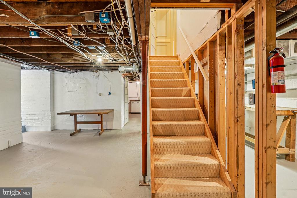 1922 S ARLINGTON RIDGE ROAD