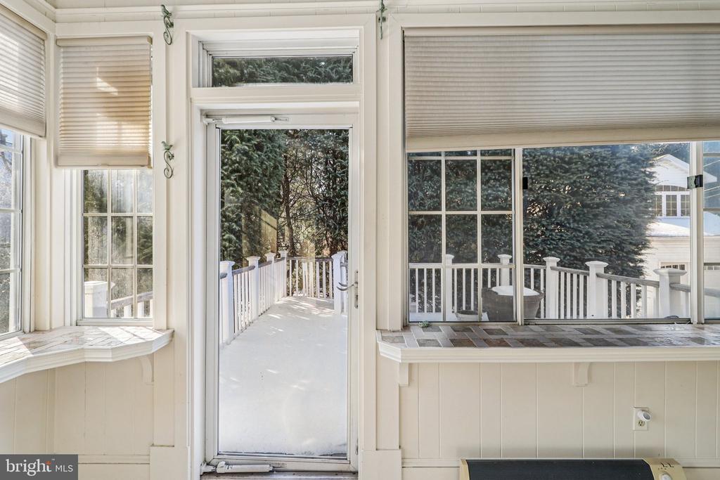 1922 S ARLINGTON RIDGE ROAD