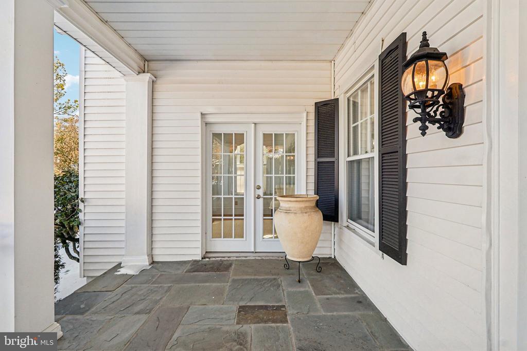 1922 S ARLINGTON RIDGE ROAD