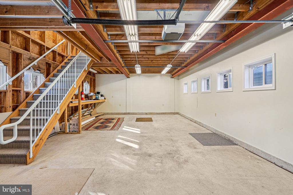 1922 S ARLINGTON RIDGE ROAD