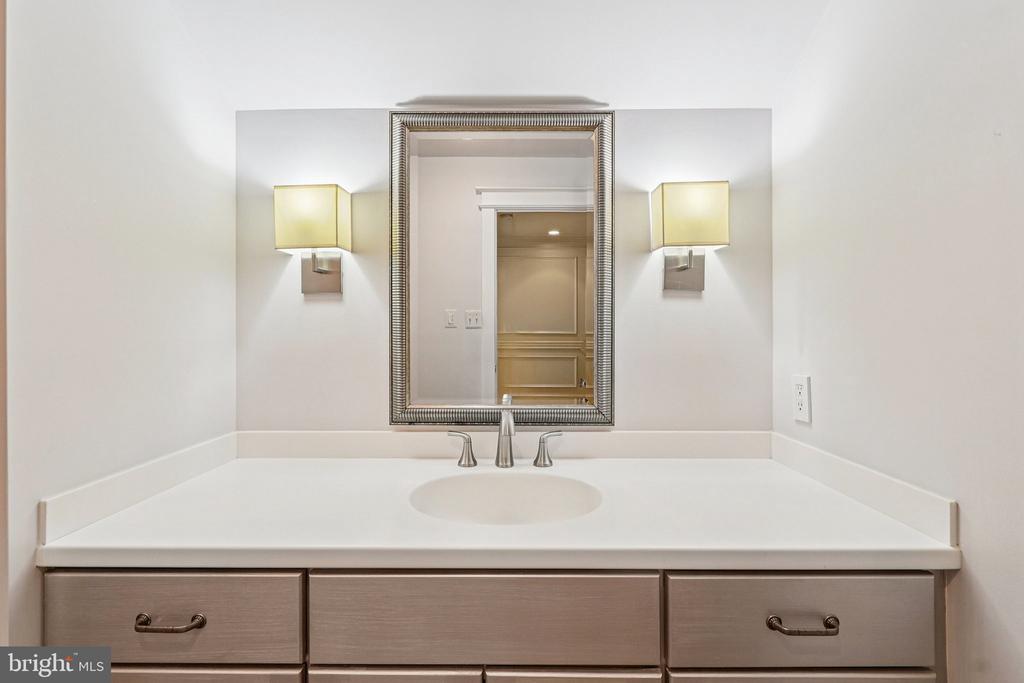 1922 S ARLINGTON RIDGE ROAD