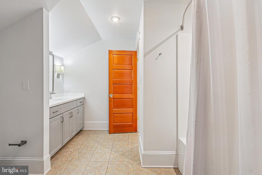 1922 S ARLINGTON RIDGE ROAD