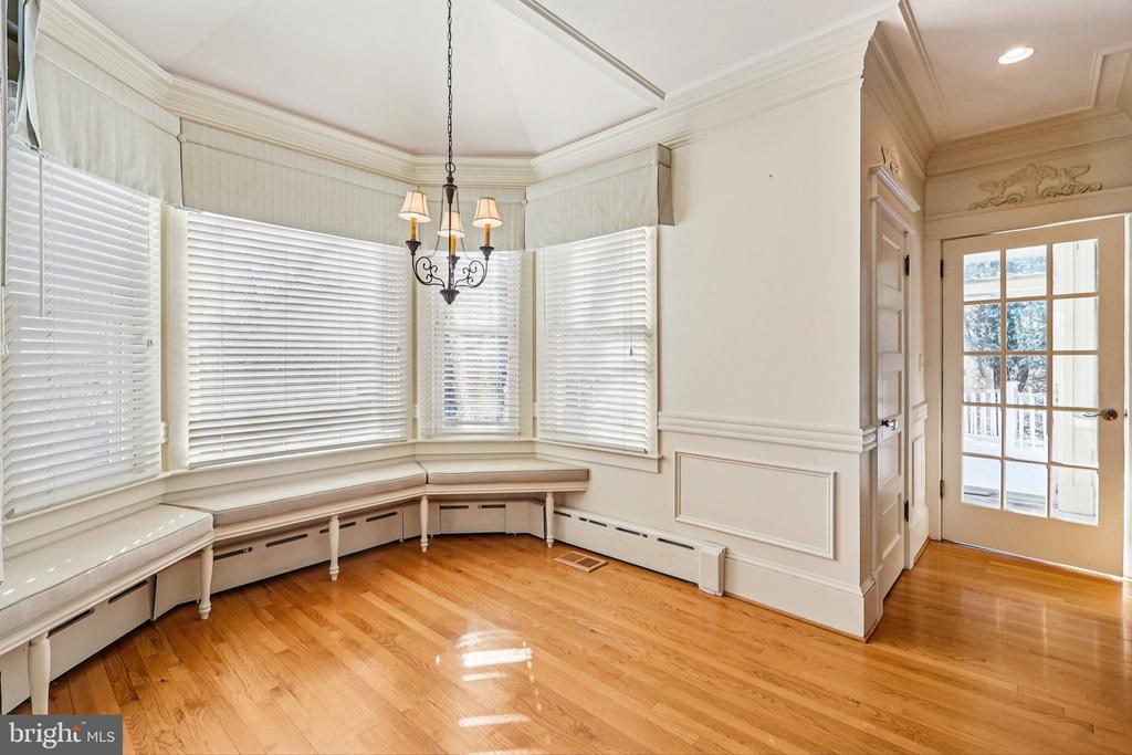 1922 S ARLINGTON RIDGE ROAD