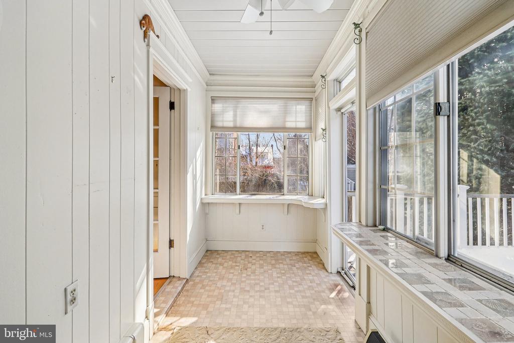 1922 S ARLINGTON RIDGE ROAD