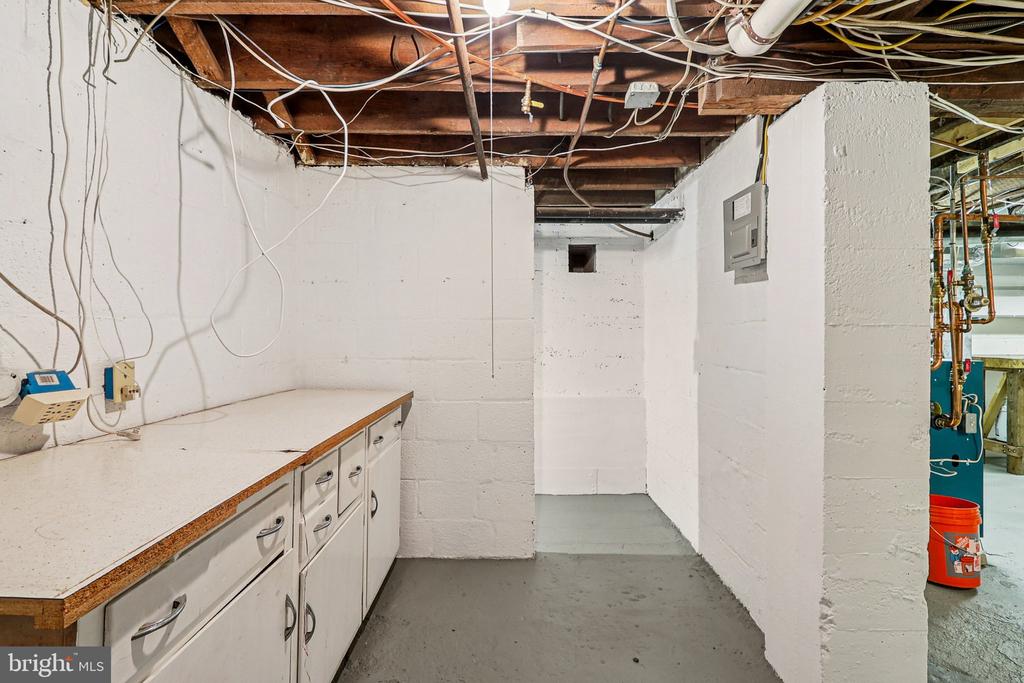 1922 S ARLINGTON RIDGE ROAD