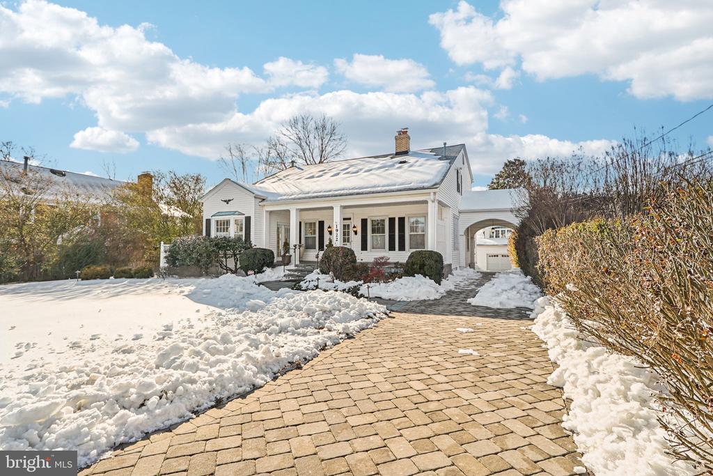 1922 S ARLINGTON RIDGE ROAD