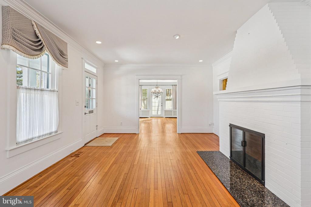 1922 S ARLINGTON RIDGE ROAD