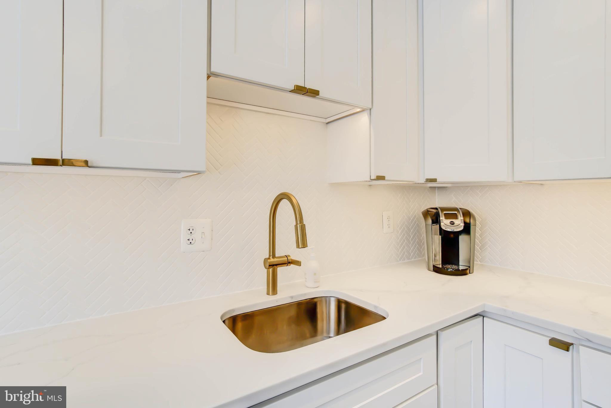 1804 W ABINGDON DRIVE 101