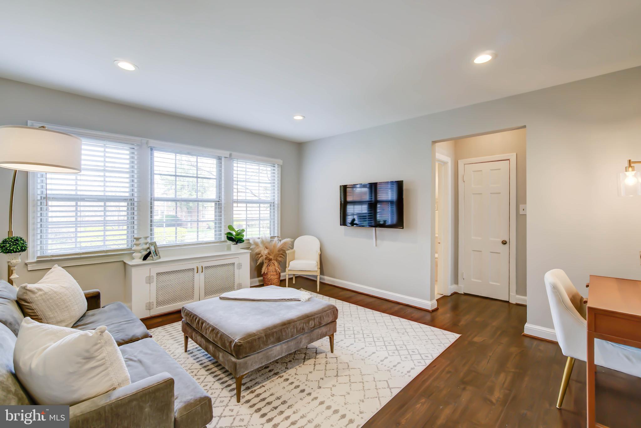 1804 W ABINGDON DRIVE 101