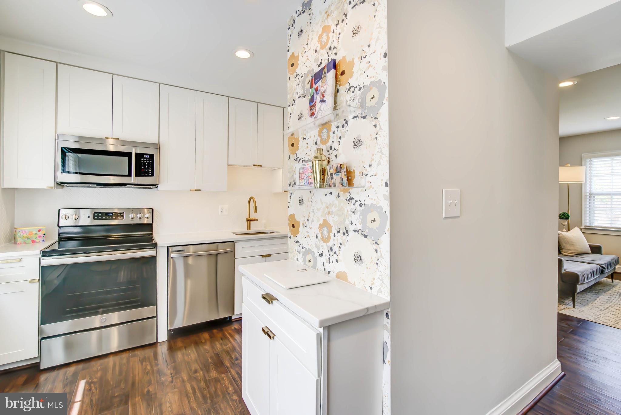 1804 W ABINGDON DRIVE 101