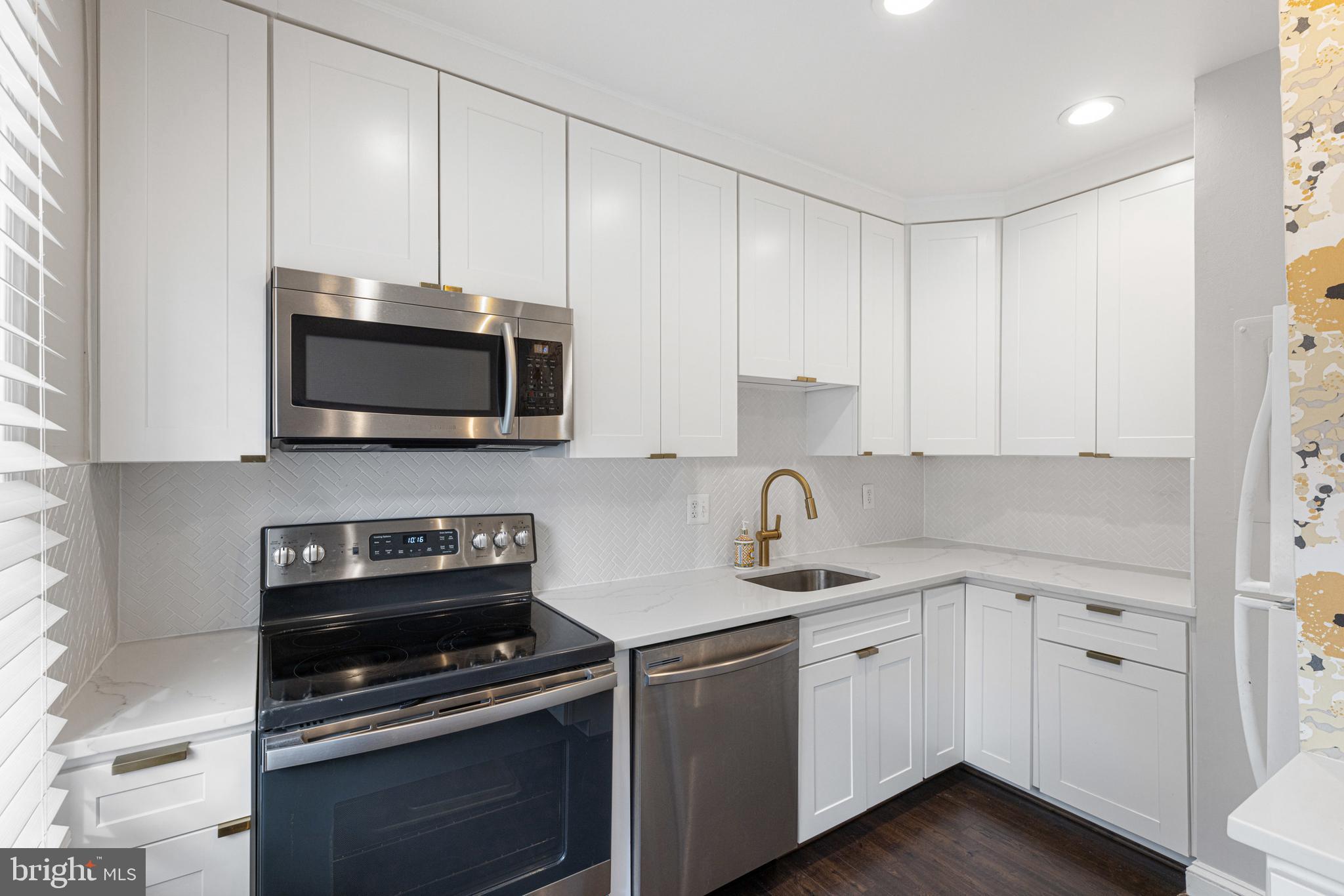 1804 W ABINGDON DRIVE 101