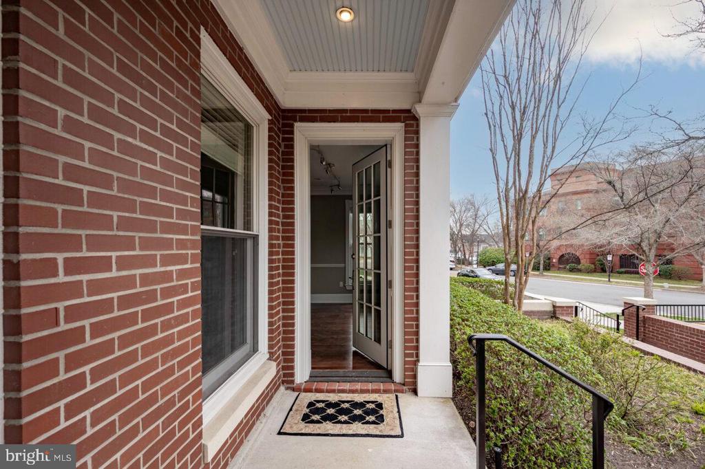 910 POWHATAN STREET 103N
