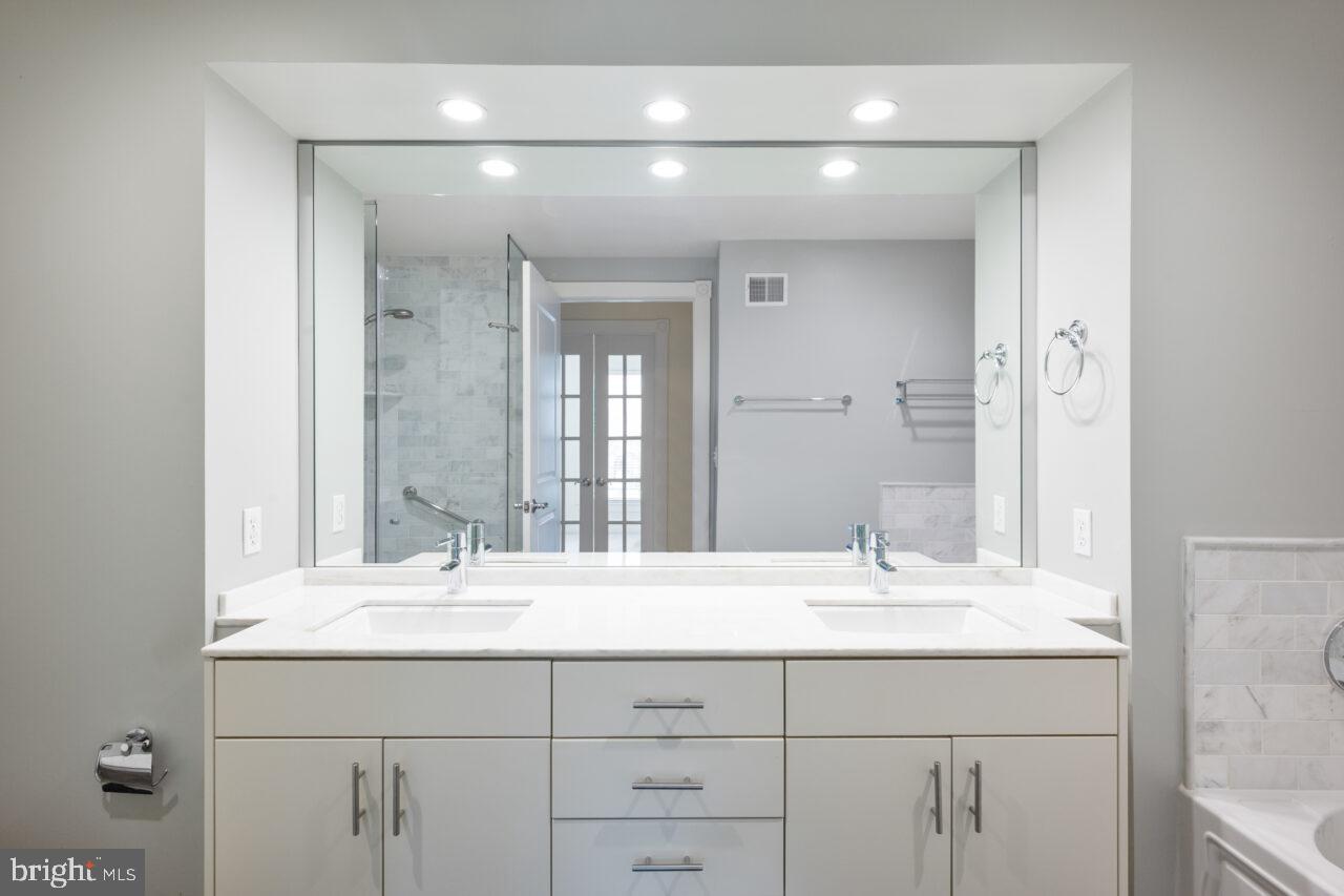 910 POWHATAN STREET 103N