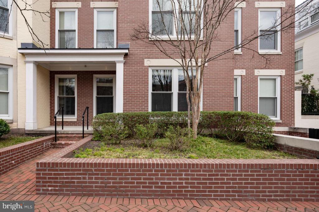 910 POWHATAN STREET 103N