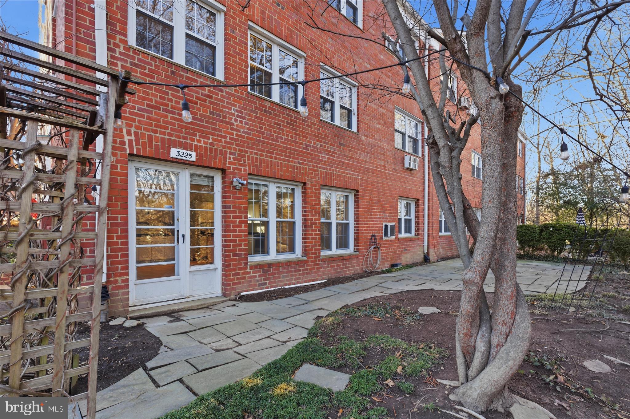 3225 RAVENSWORTH PLACE