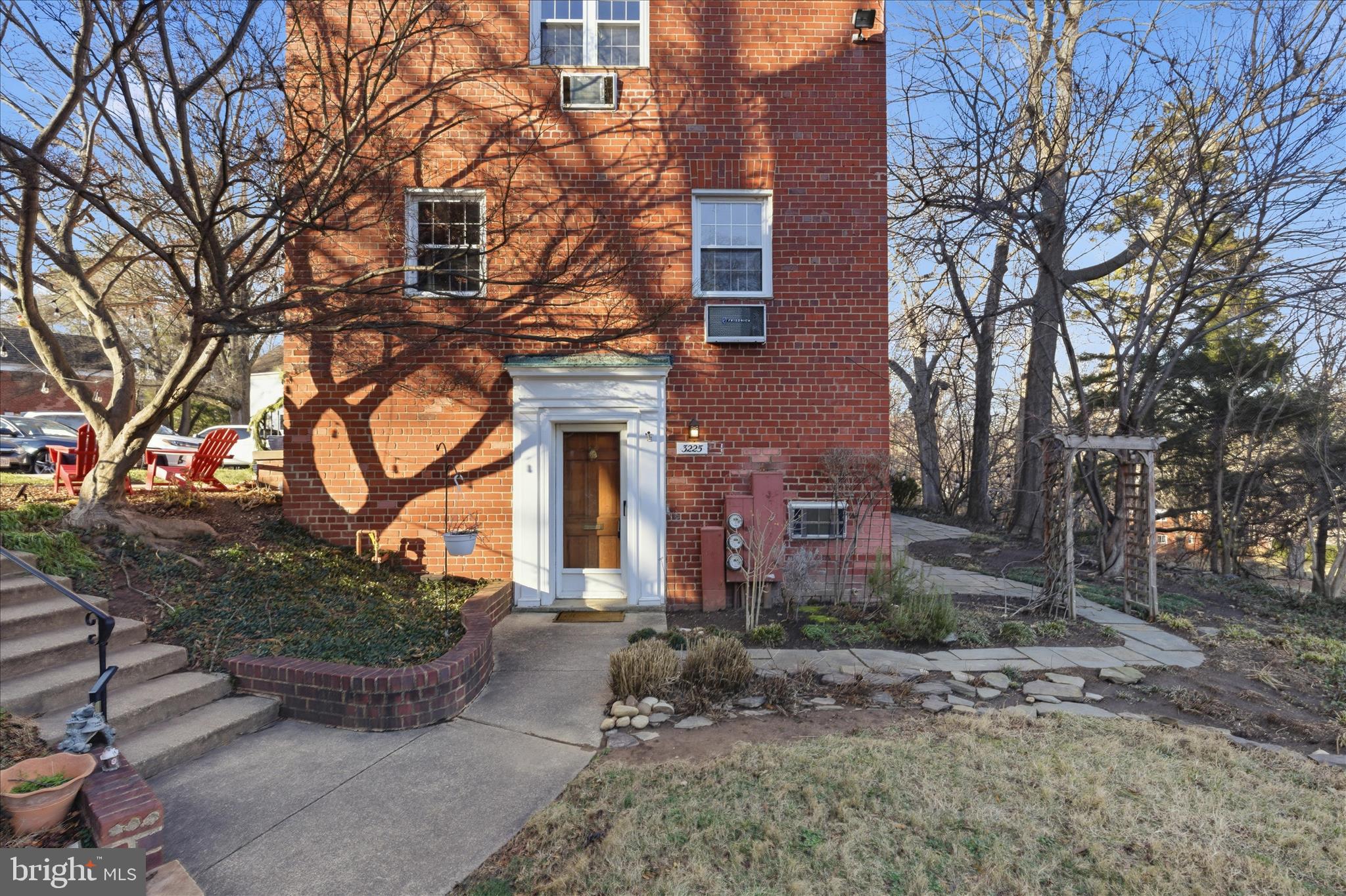 3225 RAVENSWORTH PLACE