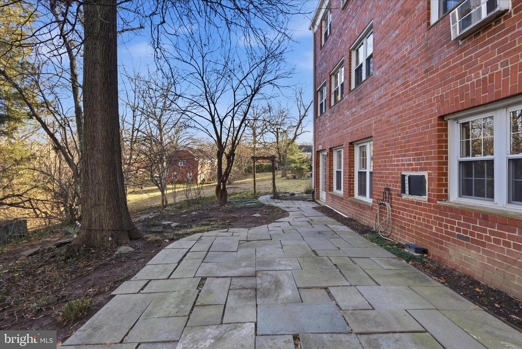 3225 RAVENSWORTH PLACE