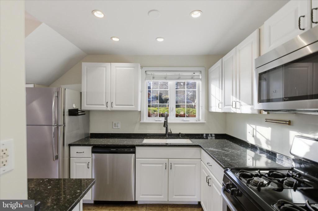3225 RAVENSWORTH PLACE