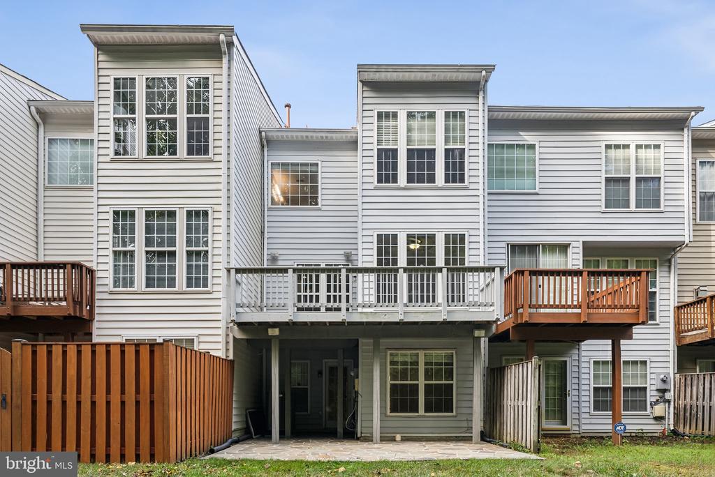5433 SUMMER LEAF LANE
