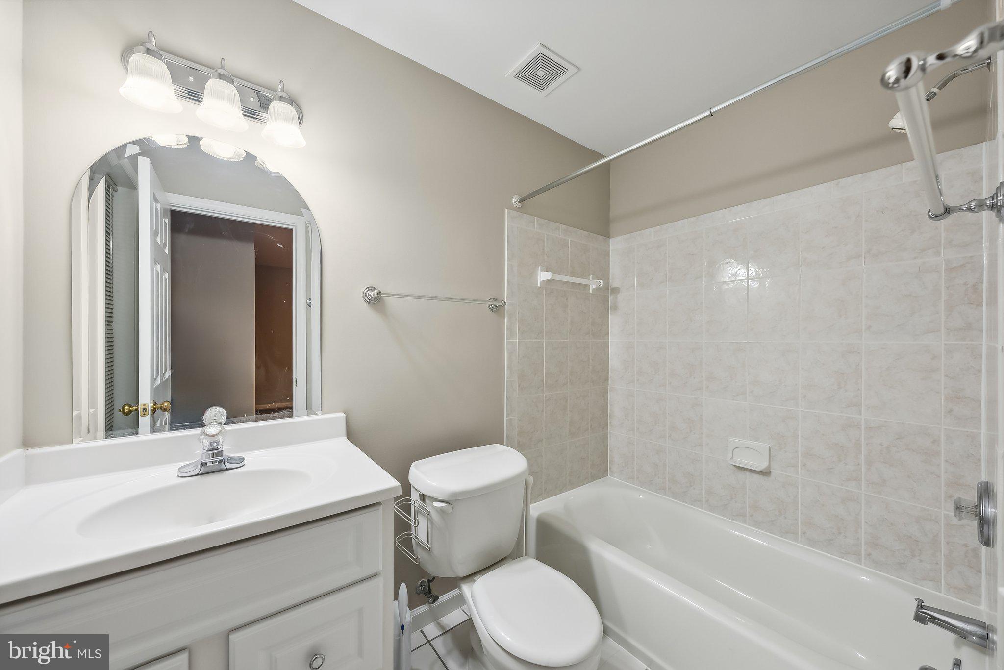 5433 SUMMER LEAF LANE