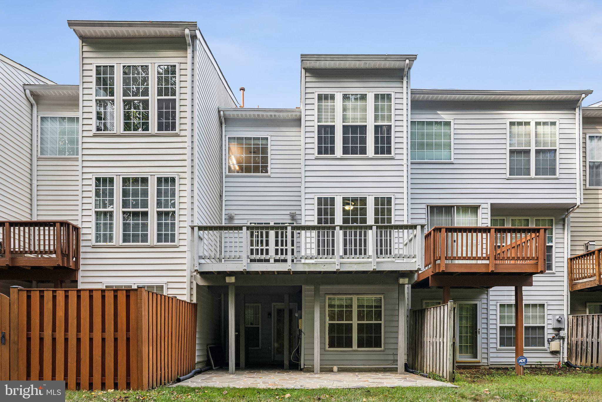 5433 SUMMER LEAF LANE