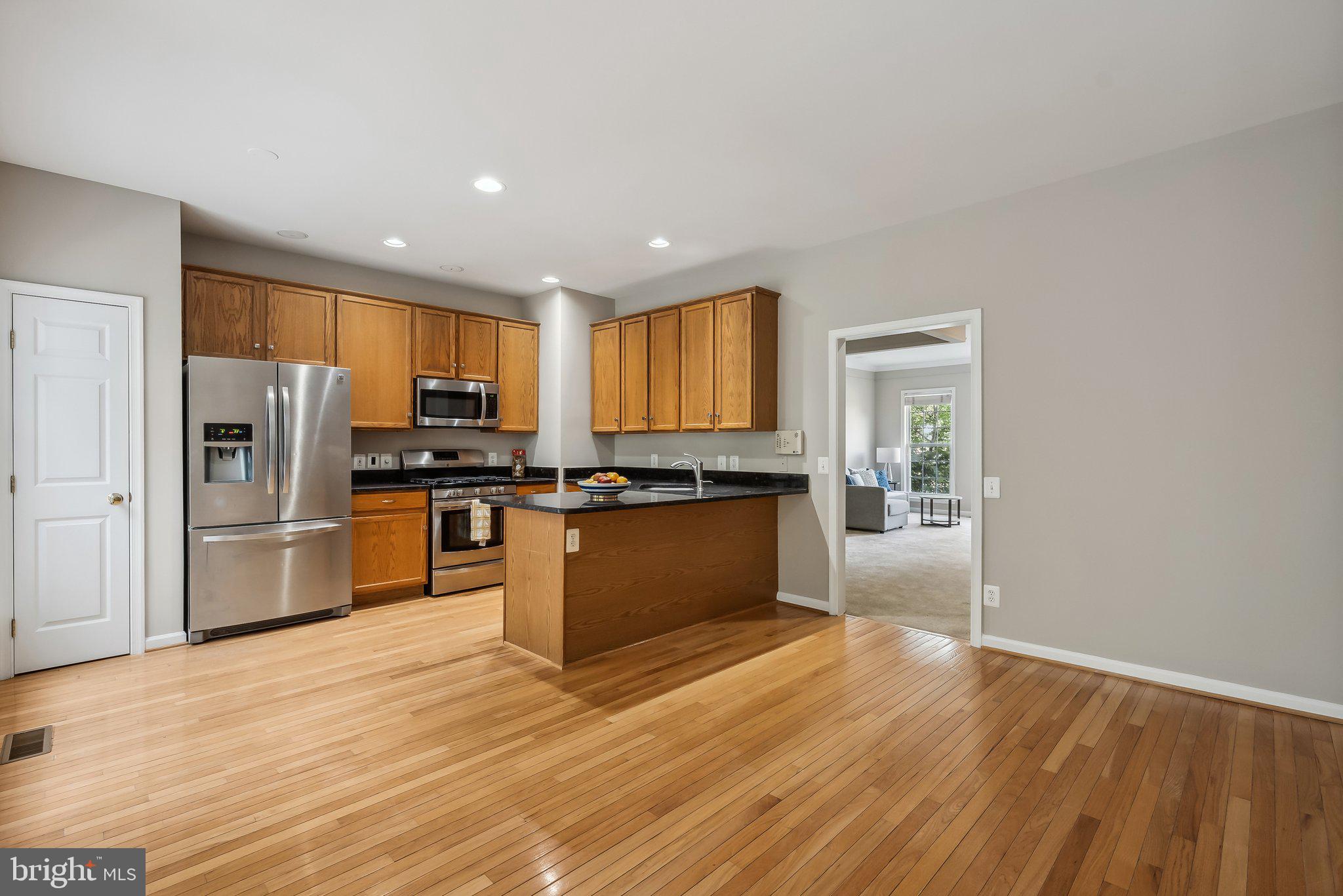 5433 SUMMER LEAF LANE