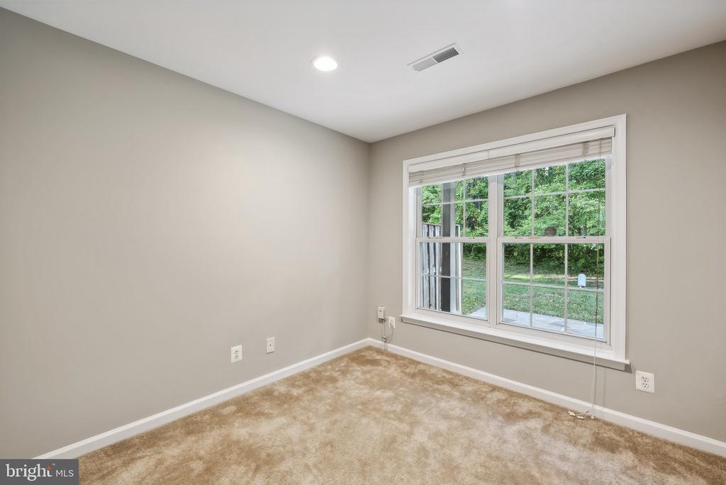 5433 SUMMER LEAF LANE