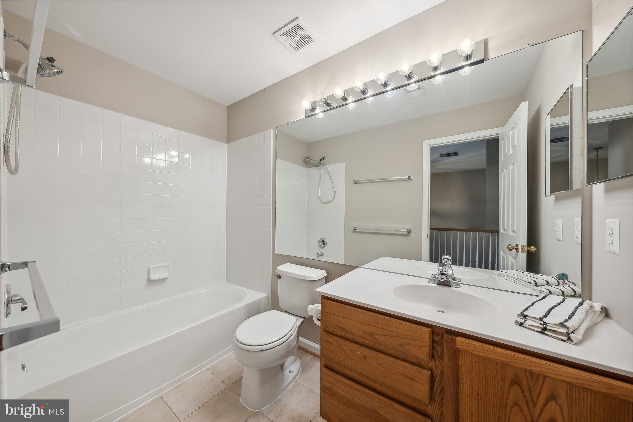 5433 SUMMER LEAF LANE