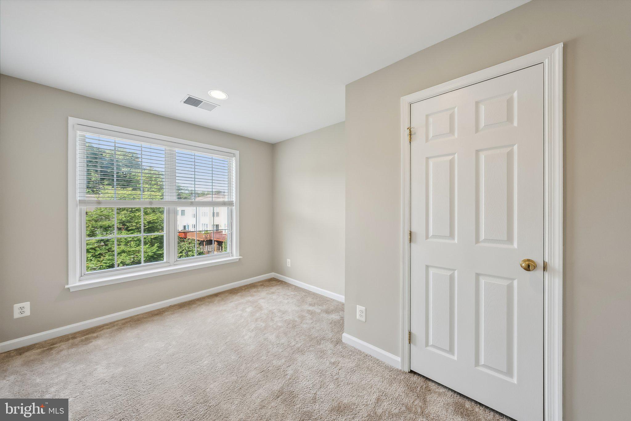 5433 SUMMER LEAF LANE